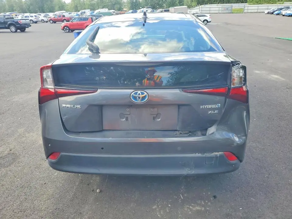 2021 TOYOTA PRIUS XLE  