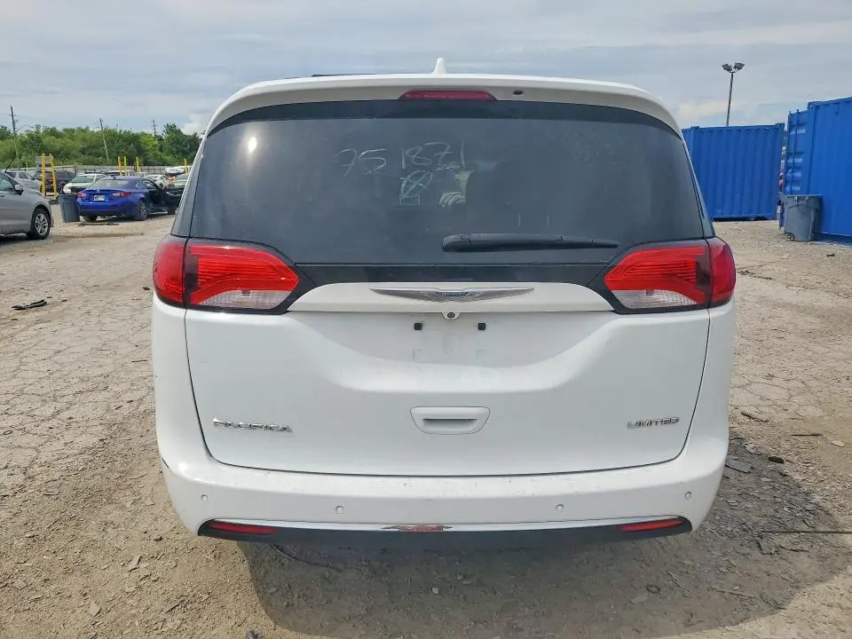 2017 CHRYSLER PACIFICA LIMITED  
