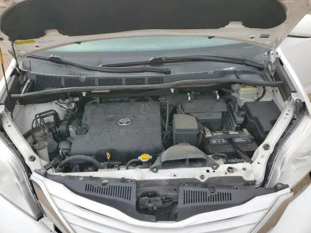 2015 TOYOTA SIENNA LE  