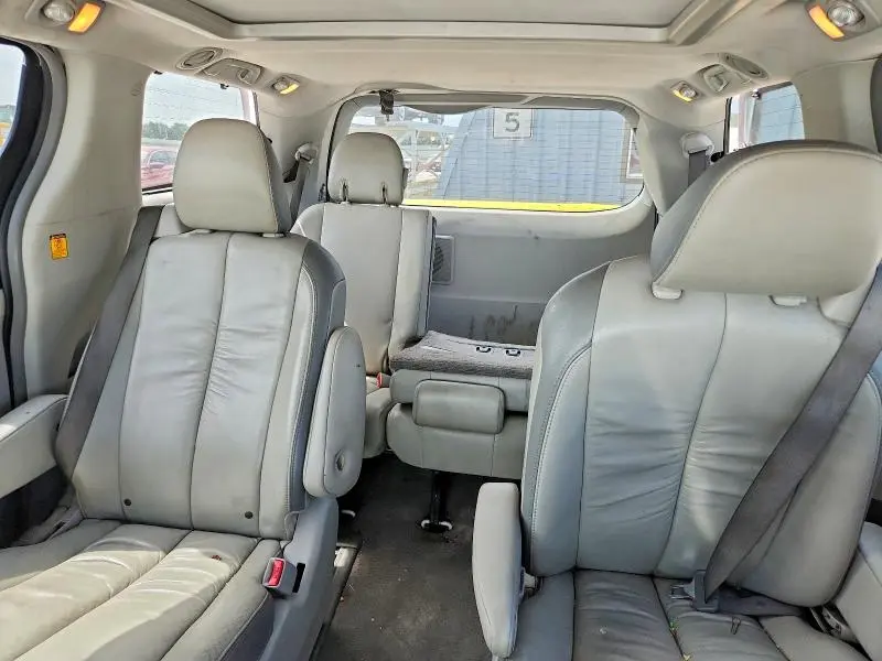 2011 TOYOTA SIENNA LIMITED 7-PASSENGER  