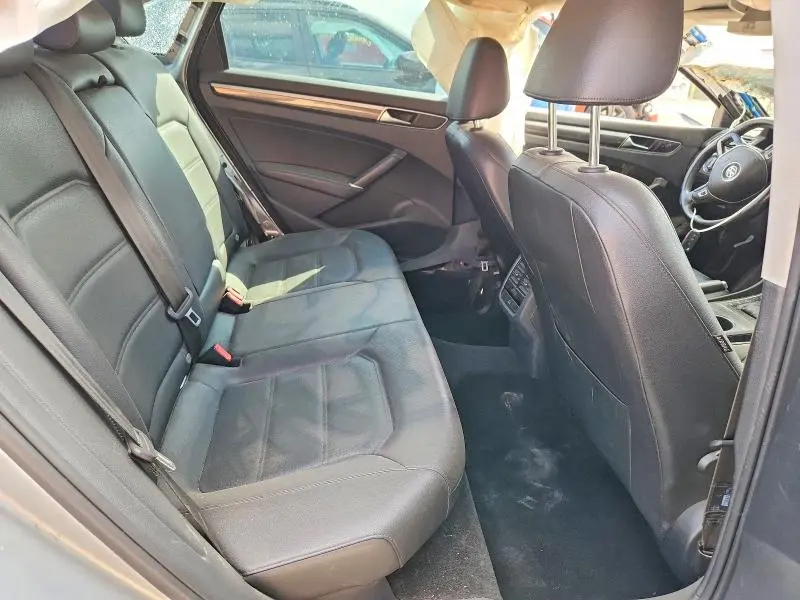 2018 VOLKSWAGEN PASSAT SE  