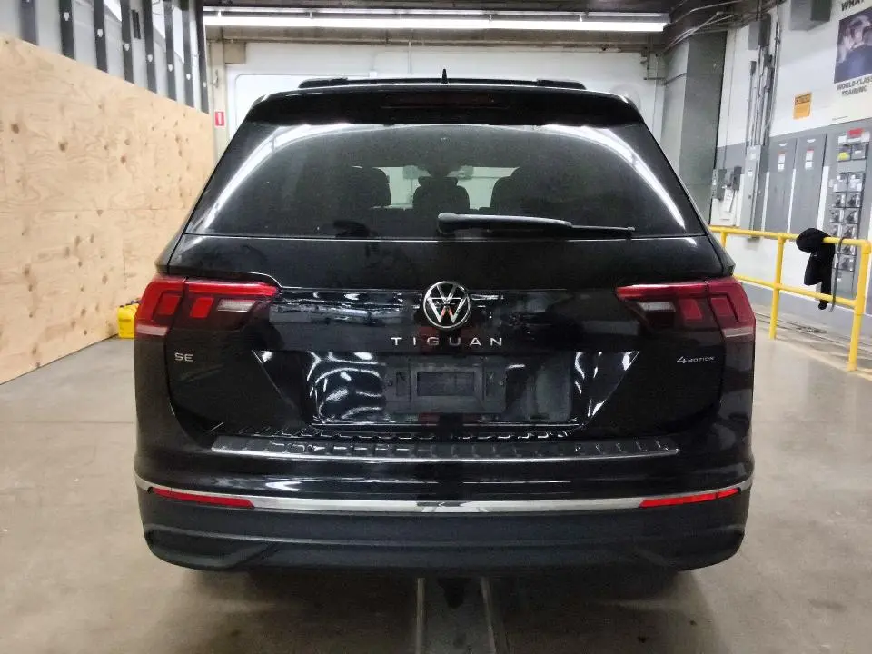 2022 VOLKSWAGEN TIGUAN SE  