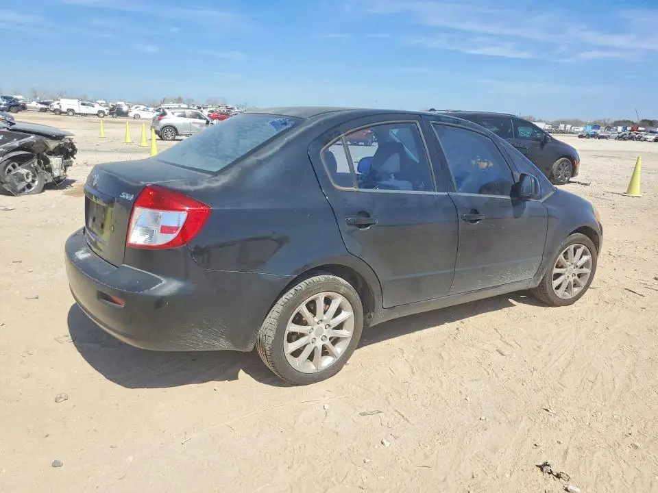 2011 SUZUKI SX4 LE  