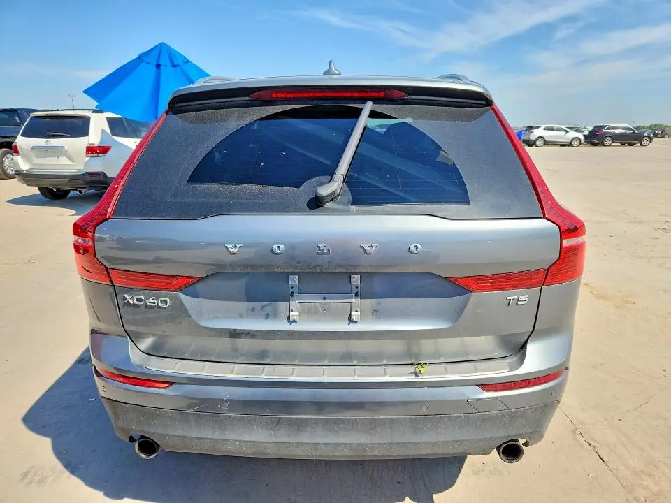 2020 VOLVO XC60 T5 MOMENTUM  