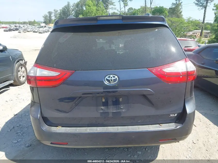2019 TOYOTA SIENNA XLE 8 PASSENGER