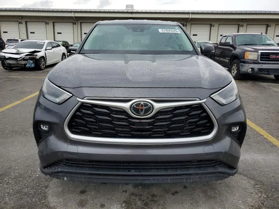 2022 TOYOTA HIGHLANDER LE  