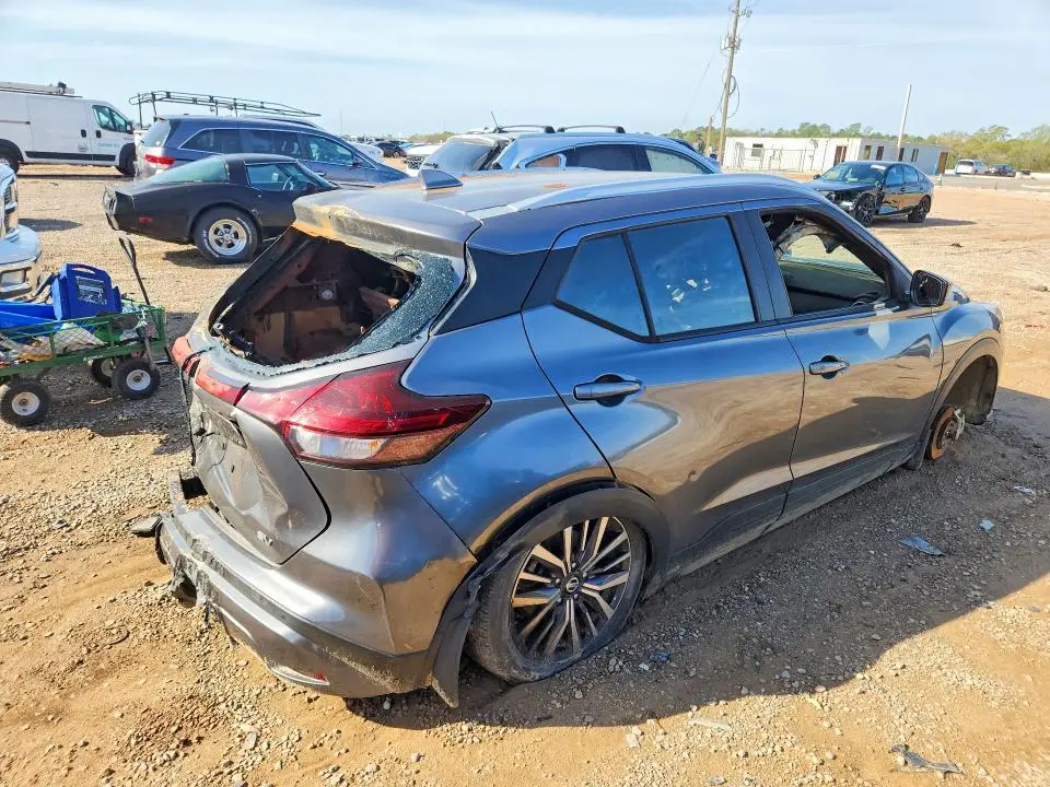 2021 NISSAN KICKS SV  