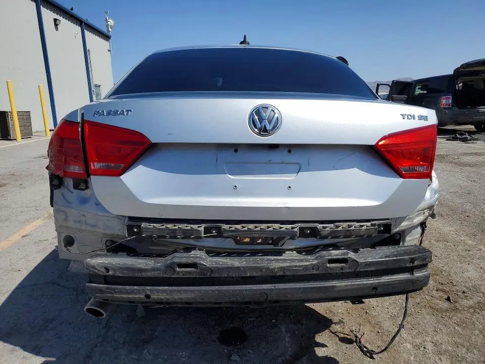 2015 VOLKSWAGEN PASSAT SE  