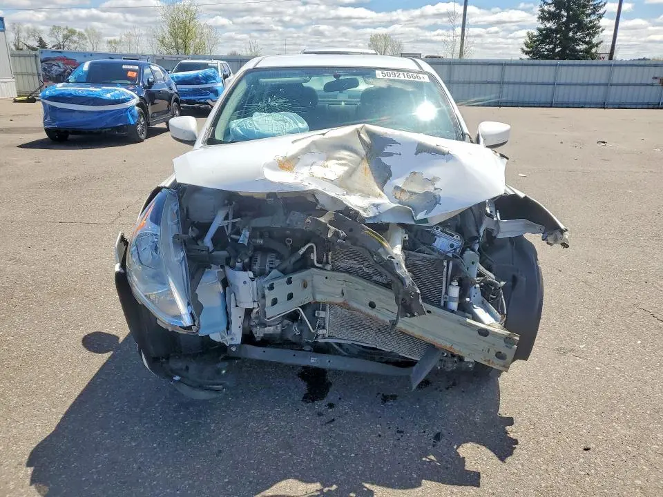 2019 NISSAN VERSA SV  