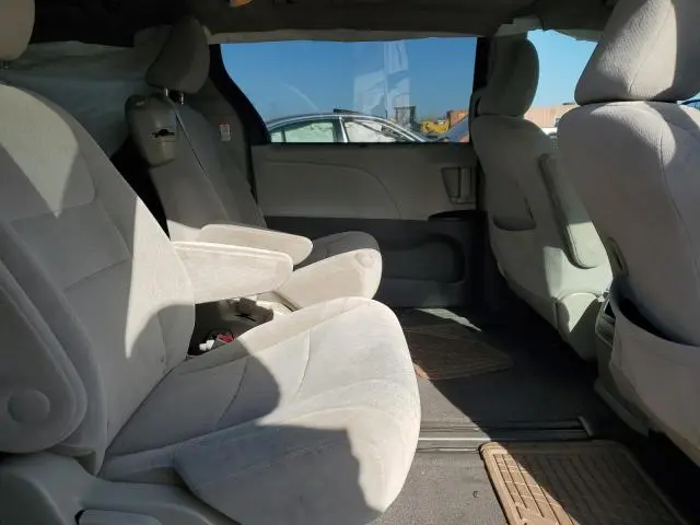 2015 TOYOTA SIENNA LE  