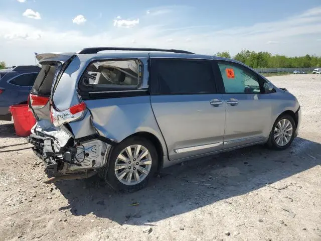 2013 TOYOTA SIENNA XLE