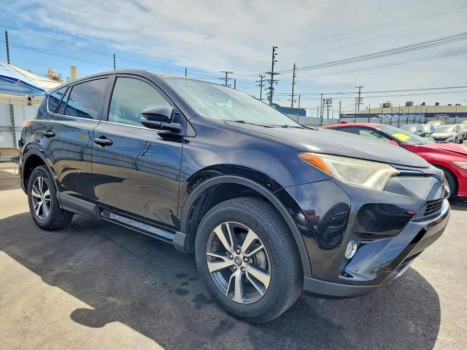 2018 TOYOTA RAV4 XLE  
