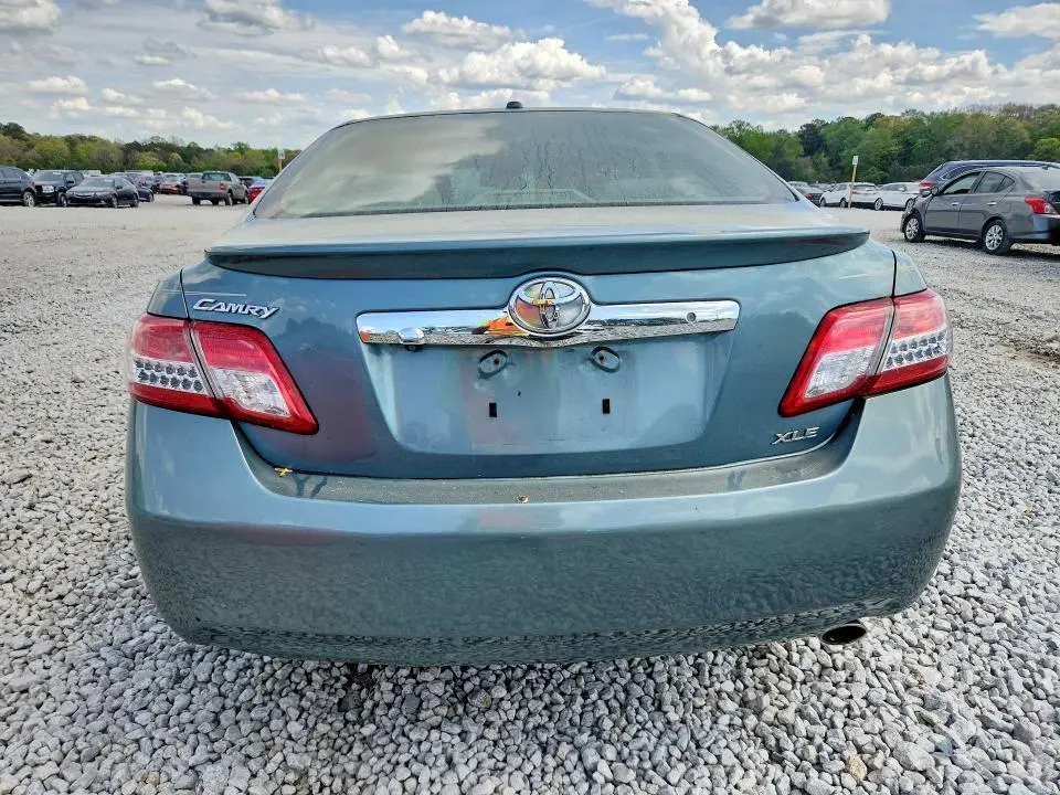 2010 TOYOTA CAMRY XLE  