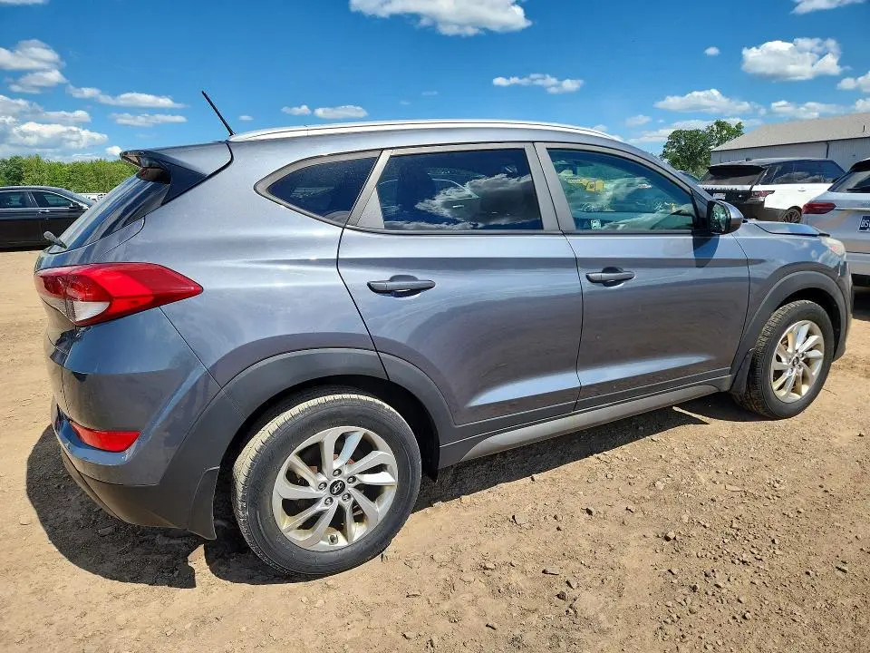 2016 HYUNDAI TUCSON SE  
