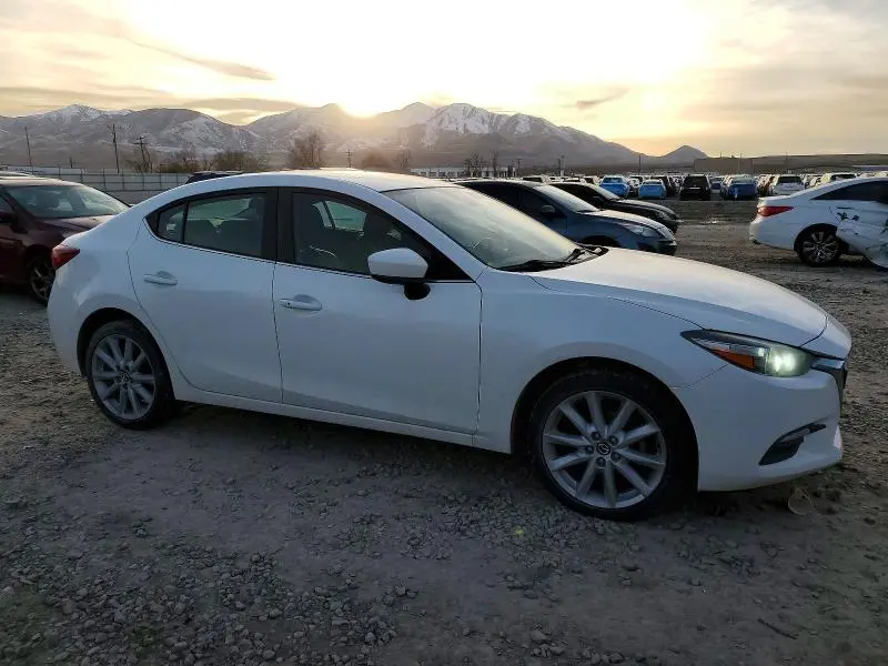 2017 MAZDA 3 TOURING  