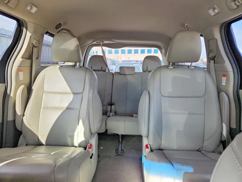 2017 TOYOTA SIENNA XLE 7-PASSENGER  