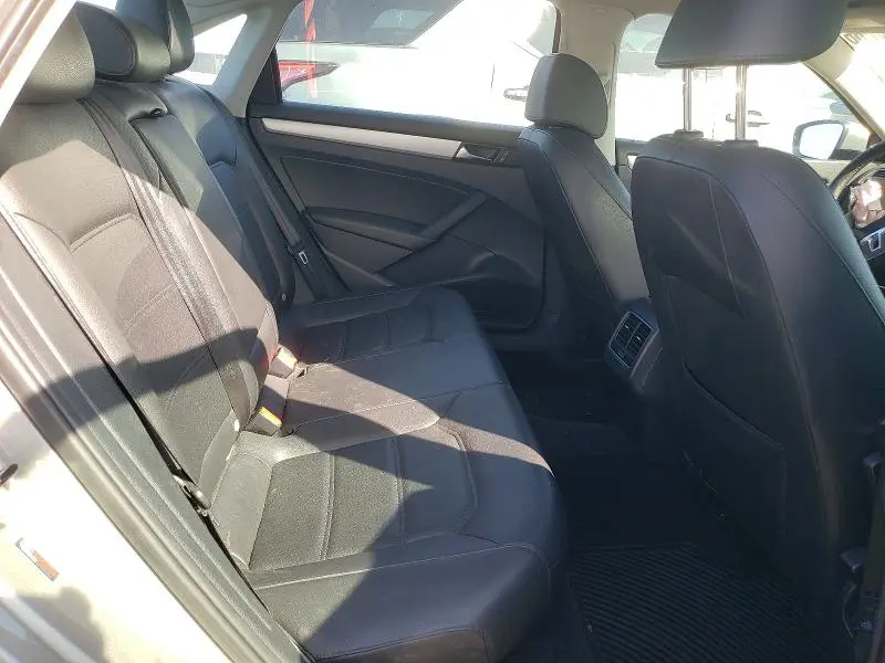 2013 VOLKSWAGEN PASSAT SE  