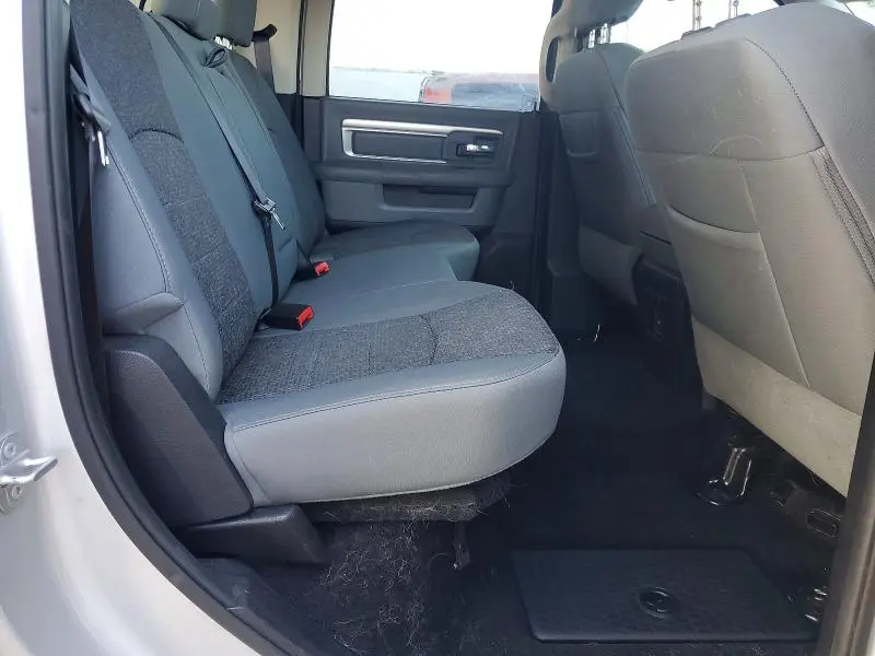 2016 RAM 1500 SLT  