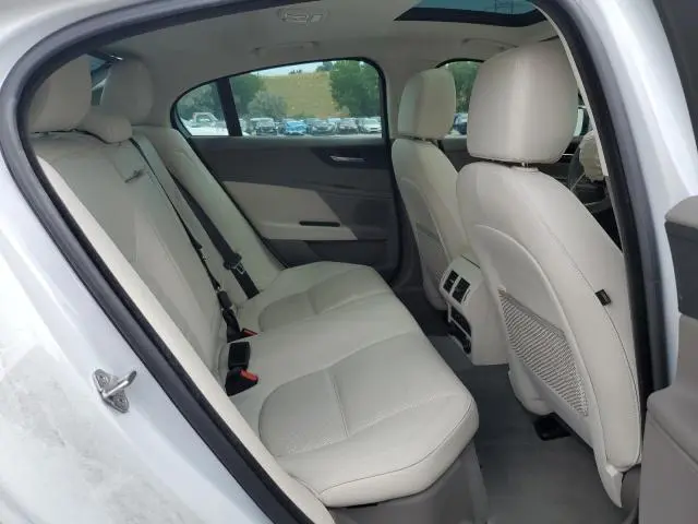 2017 JAGUAR XE PRESTIGE  