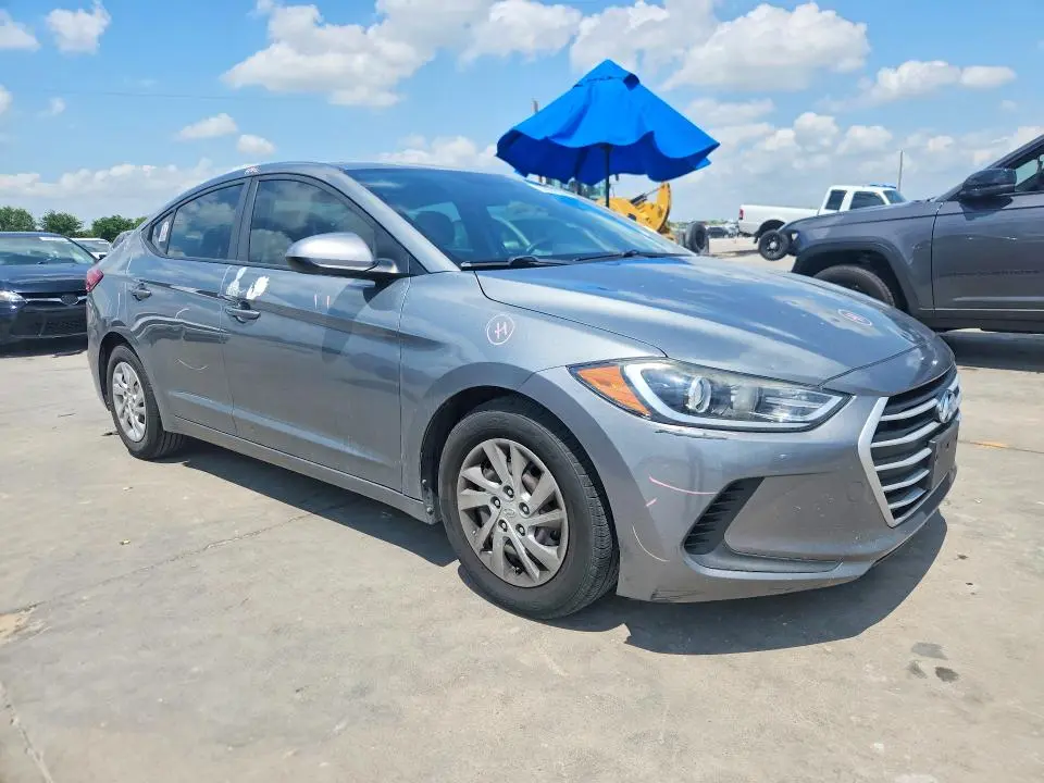 2017 HYUNDAI ELANTRA SE  