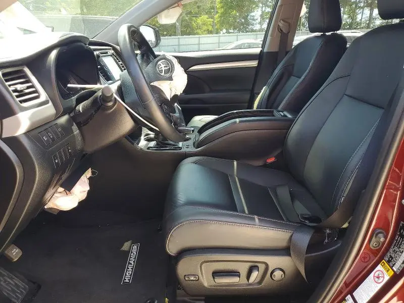 2019 TOYOTA HIGHLANDER SE  