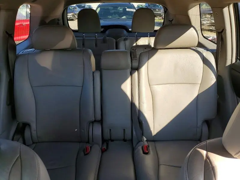 2012 TOYOTA HIGHLANDER SE  
