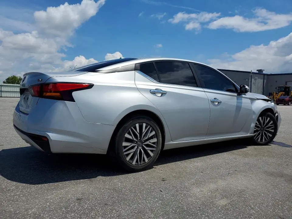 2023 NISSAN ALTIMA SV  