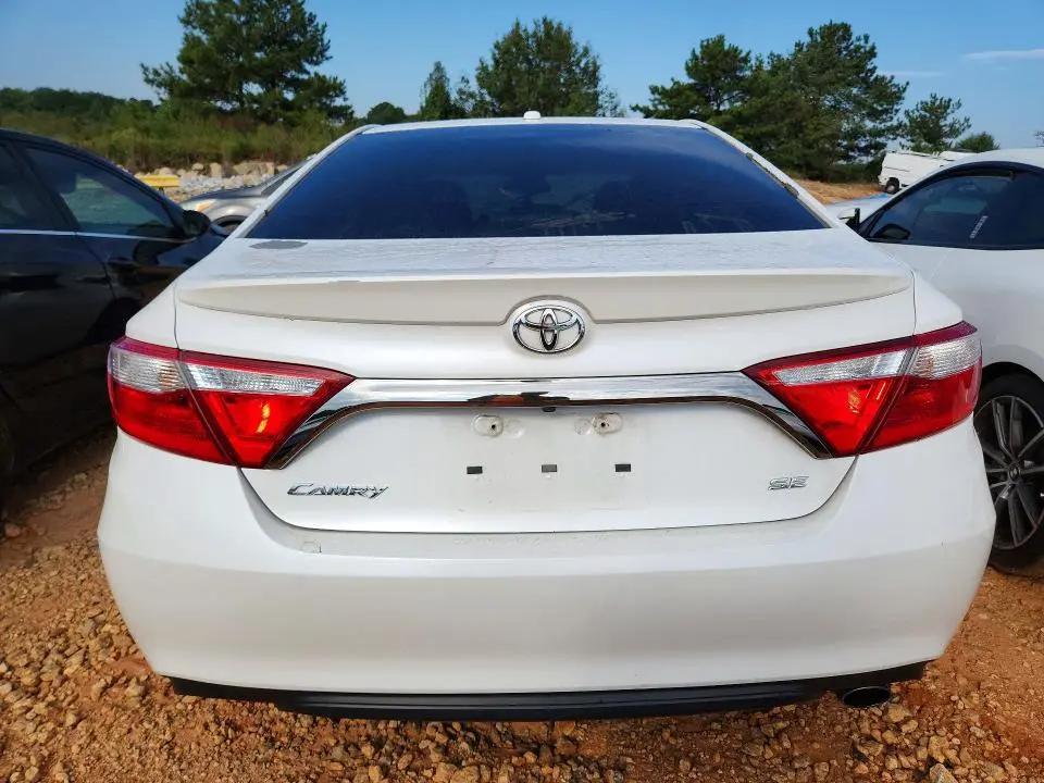 2015 TOYOTA CAMRY SE  
