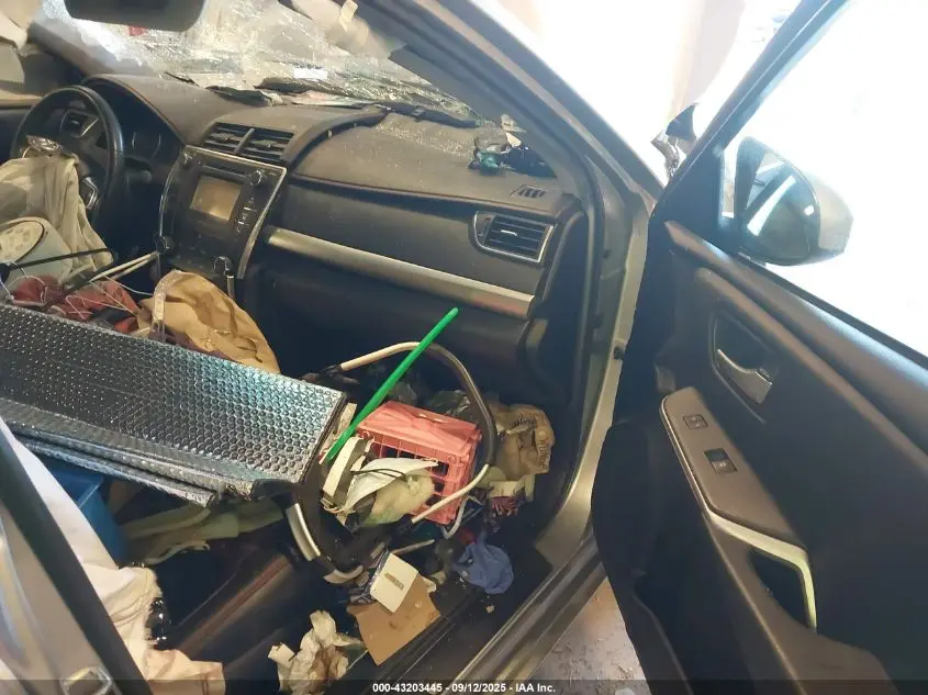 2015 TOYOTA CAMRY SE