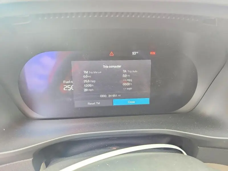 2023 VOLVO XC40 PLUS  