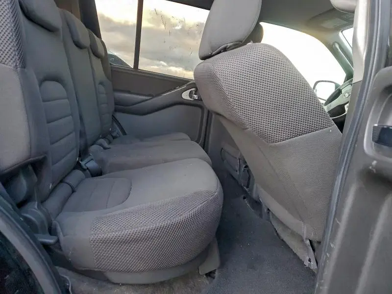 2011 NISSAN PATHFINDER S  
