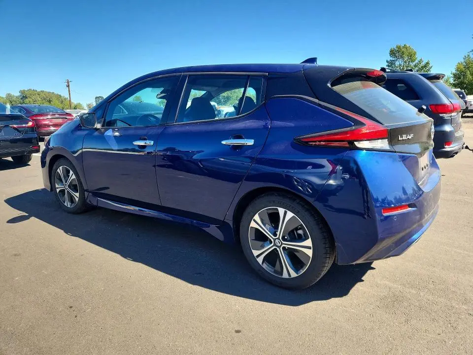 2022 NISSAN LEAF SV  