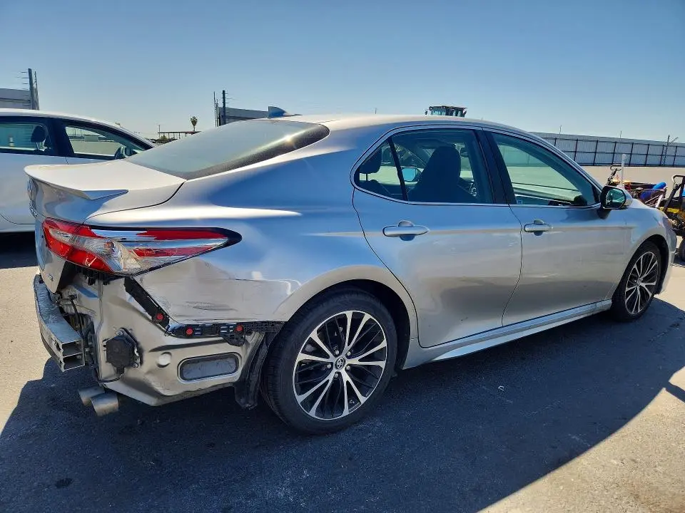 2019 TOYOTA CAMRY SE  