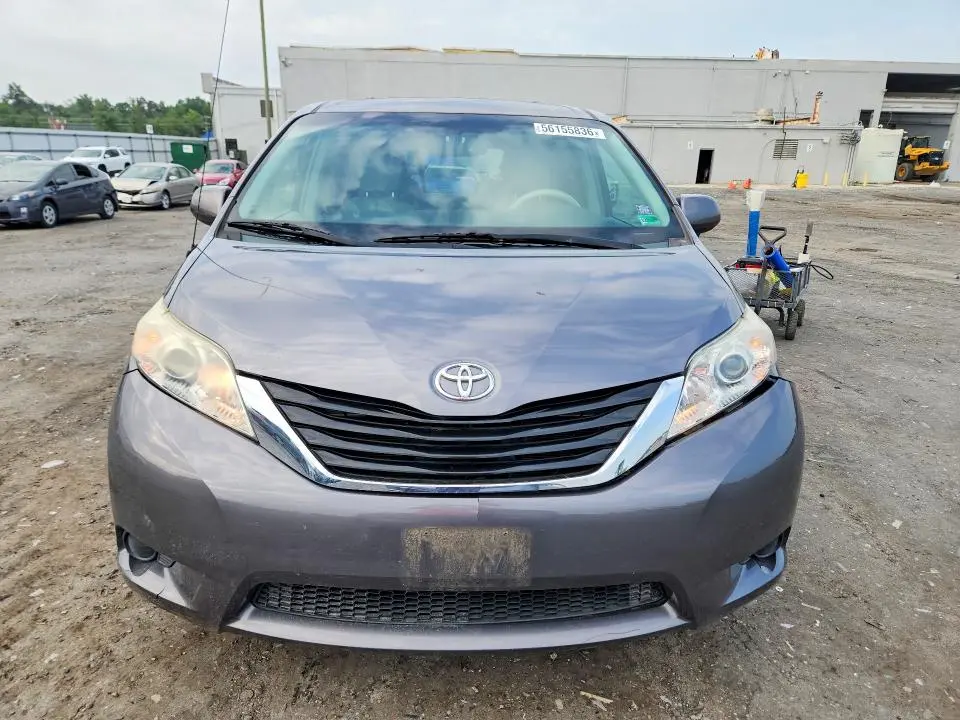 2011 TOYOTA SIENNA LE  