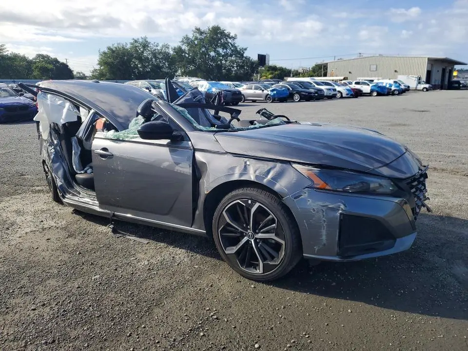 2025 NISSAN ALTIMA SR  
