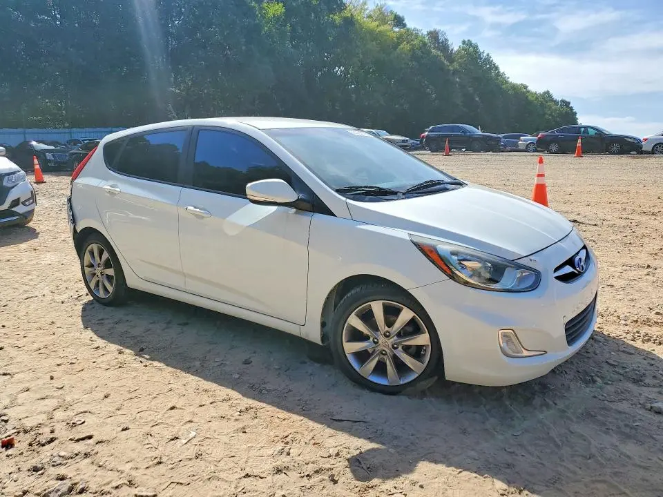 2013 HYUNDAI ACCENT SE  