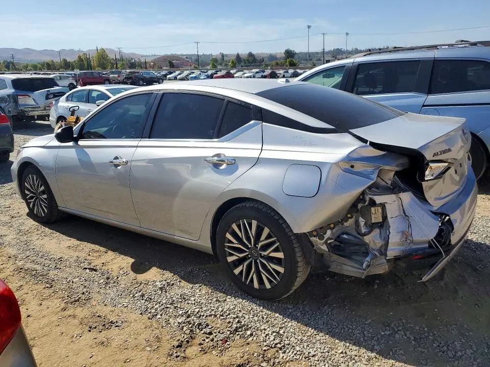 2024 NISSAN ALTIMA SV  