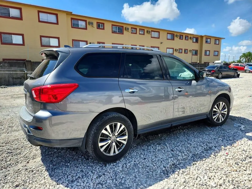 2019 NISSAN PATHFINDER SV  