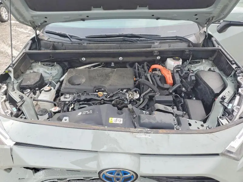 2022 TOYOTA RAV4 XLE  