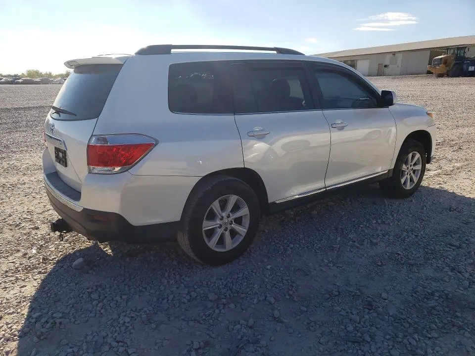 2013 TOYOTA HIGHLANDER SE  