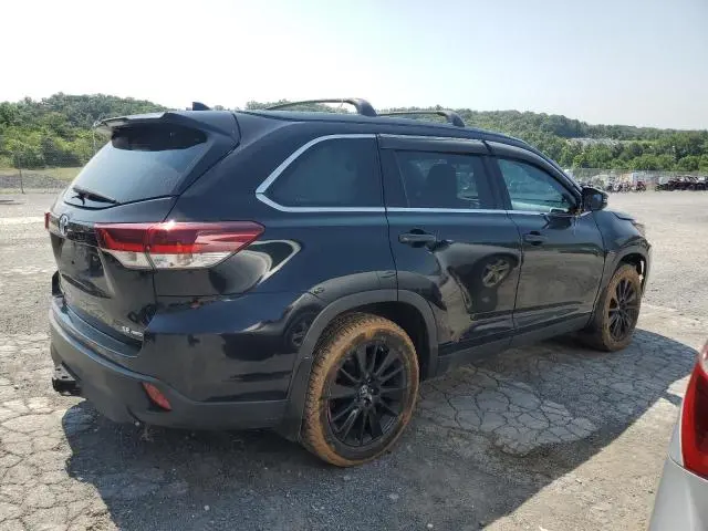 2019 TOYOTA HIGHLANDER SE  