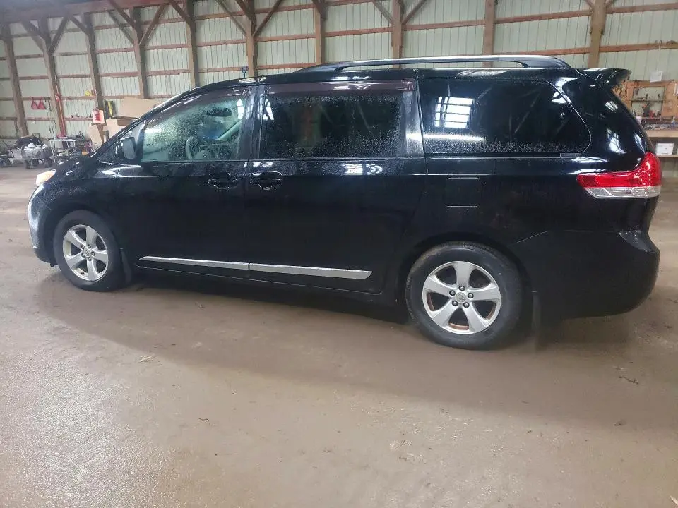 2011 TOYOTA SIENNA   