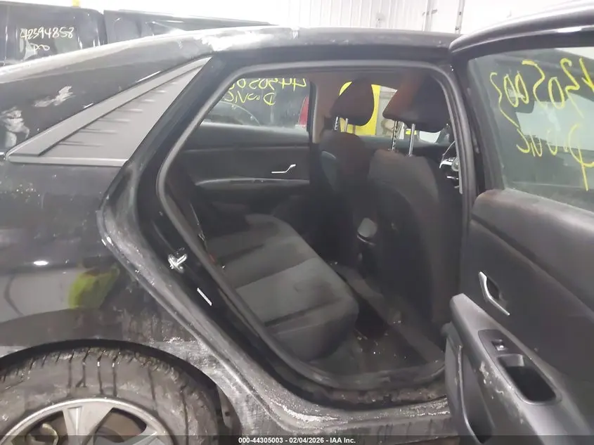 2023 HYUNDAI ELANTRA SE