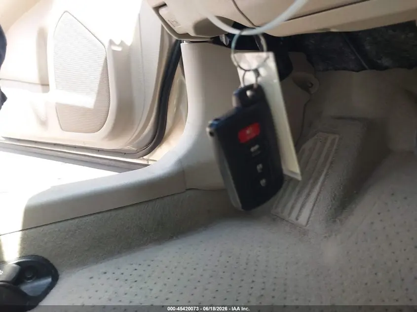 2012 TOYOTA CAMRY XLE V6