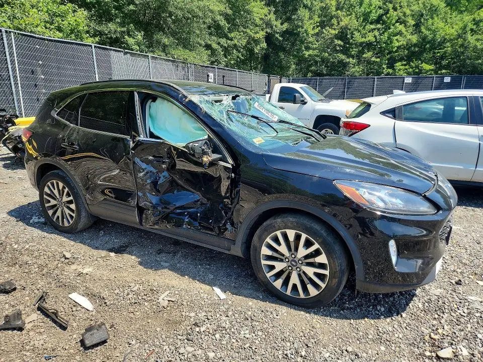 2021 FORD ESCAPE TITANIUM  