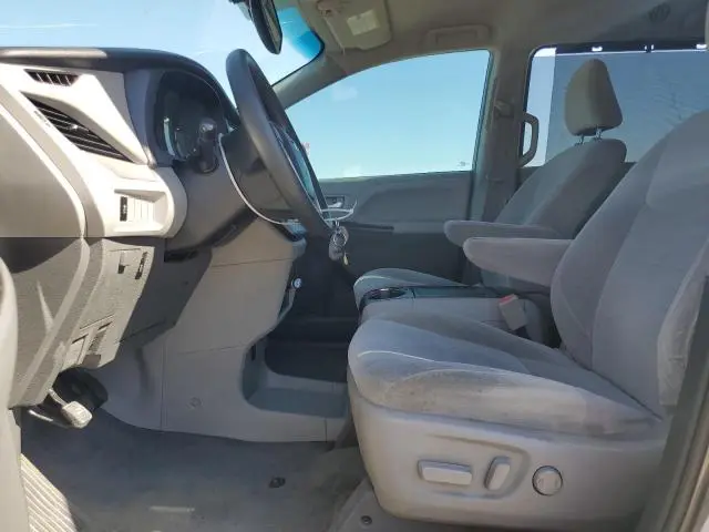 2017 TOYOTA SIENNA LE  
