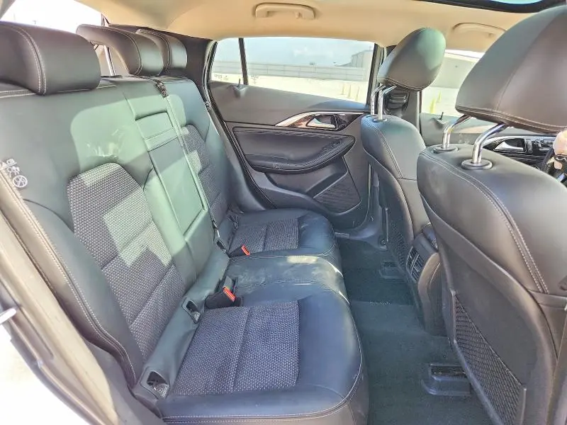 2019 INFINITI QX30 LUXE  