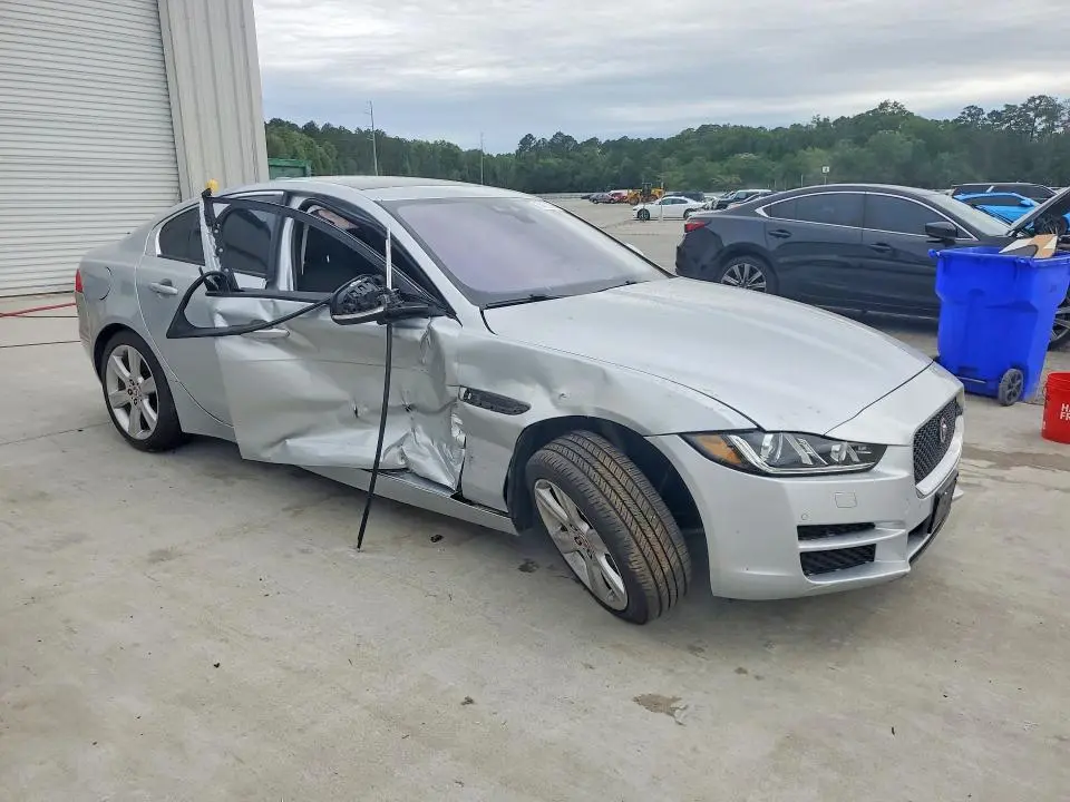 2017 JAGUAR XE PREMIUM  