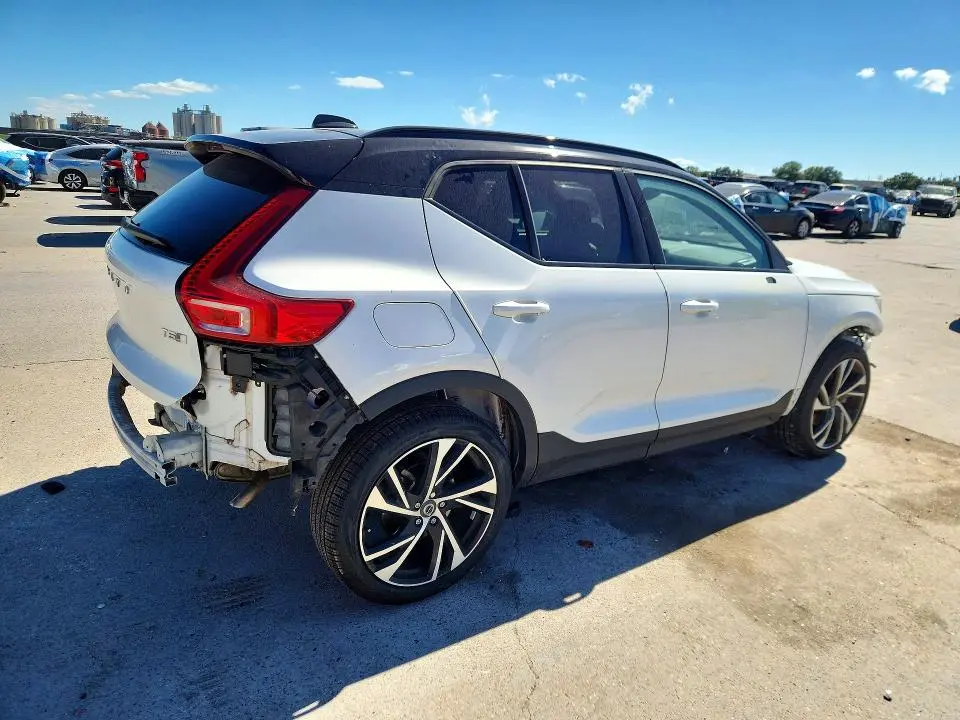 2021 VOLVO XC40 T5 R-DESIGN  
