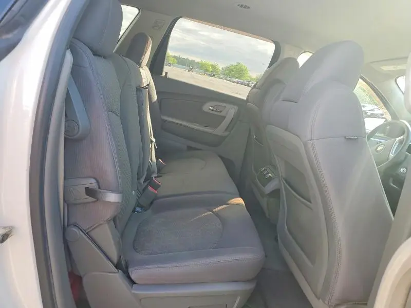 2010 CHEVROLET TRAVERSE LS  